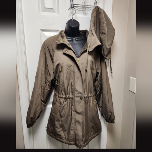 Braetan hooded coat. - Picture 2 of 9